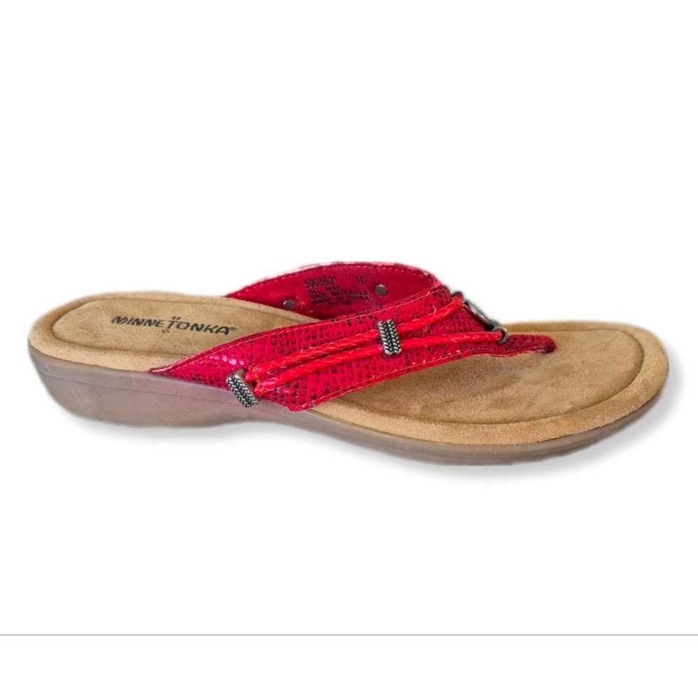 Minnetonka Shoes Red Reptile Silverthorne Low Wedge Slip On Sandals Size…